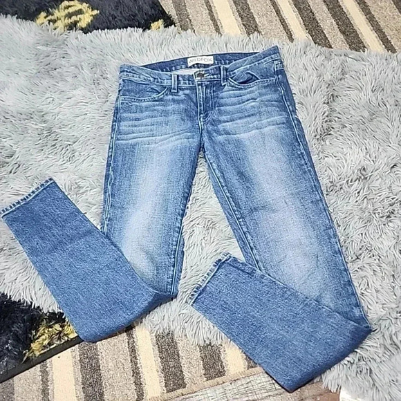 Wildfox Pamela Midrise jeans. Size 27 - Picture 9 of 10